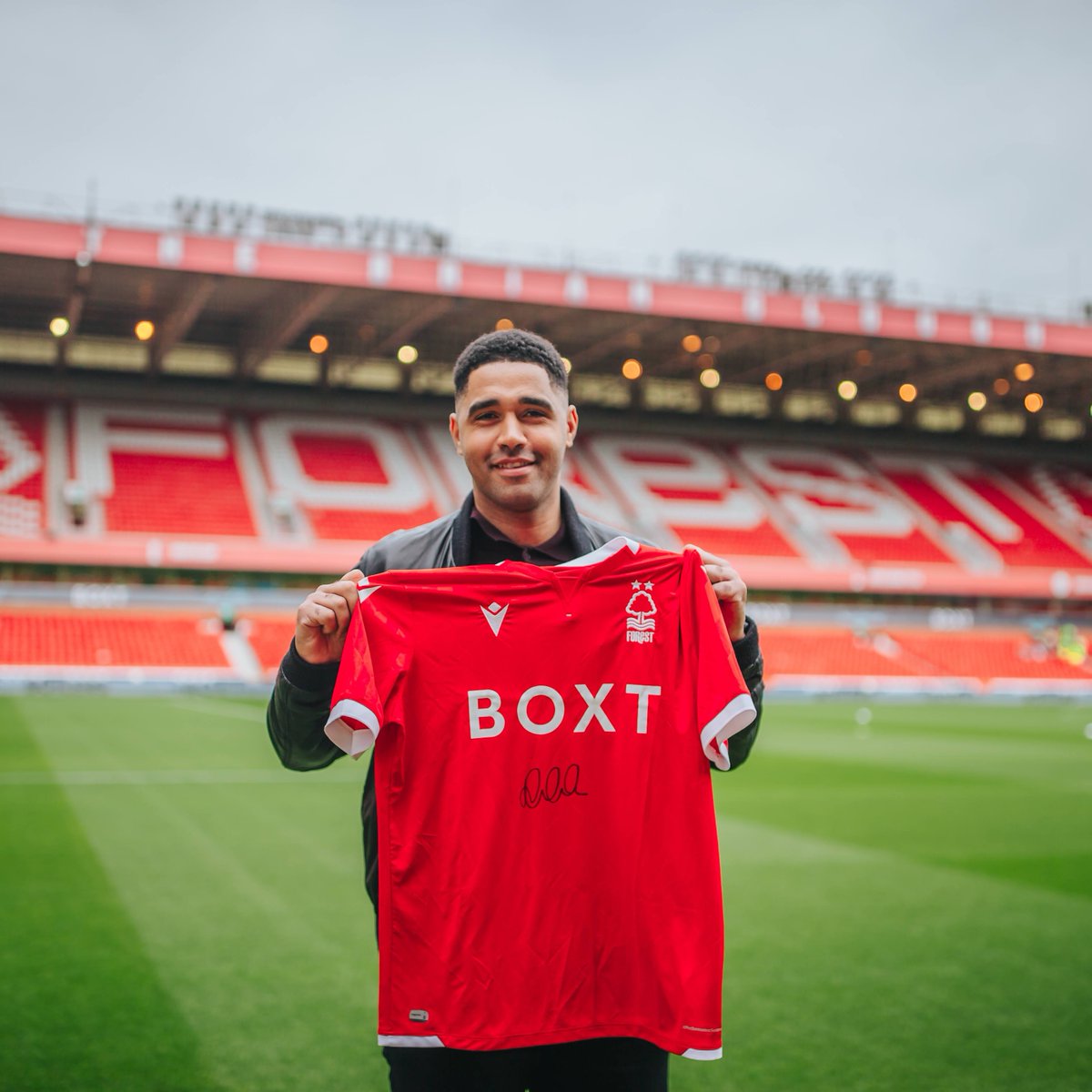 🚨 #NFFCVIP 𝘀𝗶𝗴𝗻𝗲𝗱 𝘀𝗵𝗶𝗿𝘁 𝗴𝗶𝘃𝗲𝗮𝘄𝗮𝘆

👊 Retweet, follow <a href="/NFFC/">Nottingham Forest</a> &amp; comment #NFFCVIP to be in with a chance of winning this signed Lewis McGugan home shirt

🔜 Winner chosen at random from across social media channels

📆 Competition ends 1pm Friday

🌳🔴 #NFFC