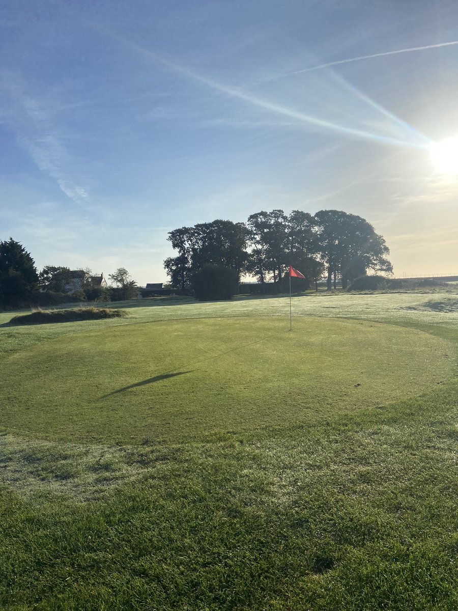 GolfStarcross's tweet photo. What a beautiful morning to start the week off 😍 the course is in great shape and the greens are rolling beautifully. We’re open until 6.30pm every evening until Friday this week, just a reminder that Friday will be the last day of our 2021 season! We will reopen April 1st 2022. https://t.co/IpT1iUDAZS