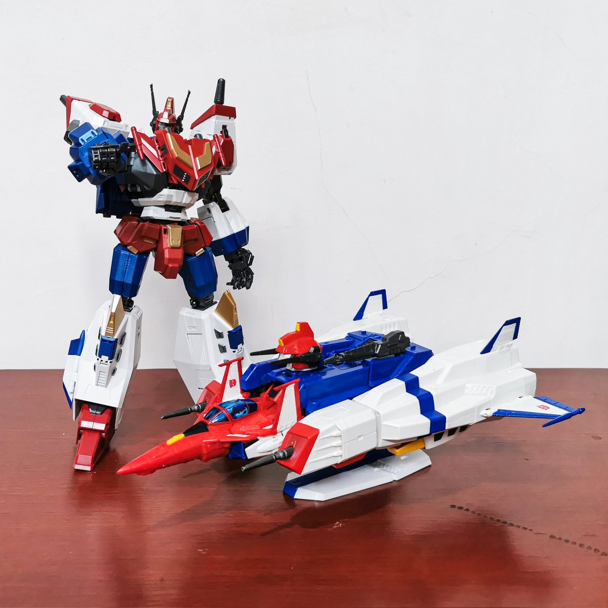ggnn83's tweet photo. Waiting for our HasLab cousin! LET'S SAY GO!
-----
#starsaber #victorysaber #transformersvictory #japaneseg1 #transformers #cybertron #mp24 #irontrans https://t.co/OuBp1be0SY