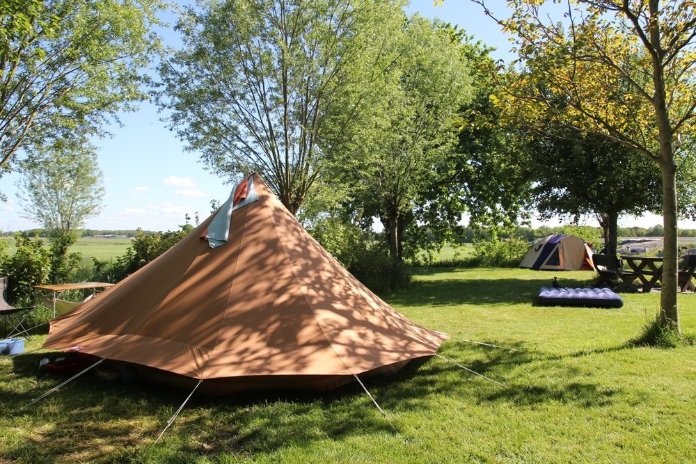 𝗗𝘂𝘂𝗿𝘇𝗮𝗮𝗺 𝗡𝗮𝘁𝘂𝘂𝗿𝗸𝗮𝗺𝗽𝗲𝗲𝗿𝘁𝗲𝗿𝗿𝗲𝗶𝗻 𝗶𝗻 𝗗𝗿𝗲𝗻𝘁𝗵𝗲 𝘁𝗲 𝗸𝗼𝗼𝗽! Inclusief woonboerderij, 38 plekken en 2 Trekkershutten. #campingtekoop bit.ly/3AxZJtr