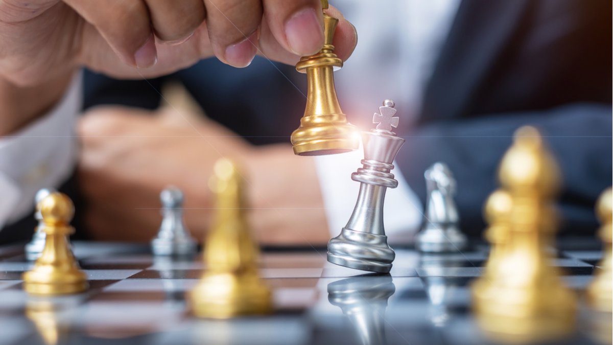 EscoNFT's tweet photo. This is interesting:

Chess grandmaster Magnus Carlsen was awarded 2 trophies in NFT form for winning an international chess tournament!

He kept one and auctioned off the other to a fan for 6.88 ETH! :O

I wonder who else to do this in the future?
#NFT #NFTGaming #NFTCommunity https://t.co/cnp5JxM0tC