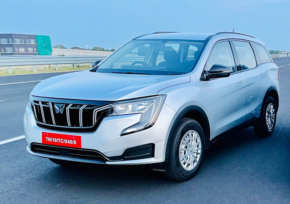 sidpatankar's tweet photo. The Mahindra #XUV700 range begins with the MX Series. Is the base variant stripped down or loaded with value? Exclusive review on the #XUV700MX drops now on https://t.co/JLaUjl7oSM and video on https://t.co/kjnhyP0Lht. SVP #exclusive #review #basevariant https://t.co/0ChRVHNWor