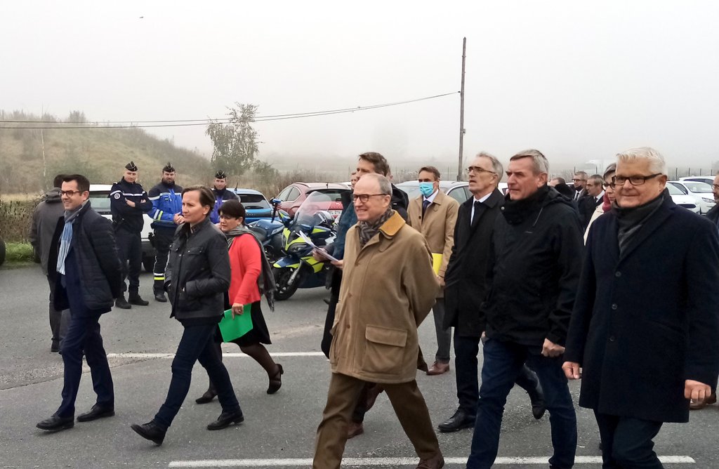 claude_riboulet's tweet photo. 🛣️ ✂️🇨🇵  Nouvelle bretelle d'entrée du contournement de Villeneuve/Trevol. Avec @JP_Dufregne,ns demandons d'une même voix au @prefetrhone la mise à 2X2 voies de l'intégralité de la RN7 ds l'#Allier d'ici 2030! Sécurité, désenclavement,insertion et essor touristique! https://t.co/ze4mr83Nvx
