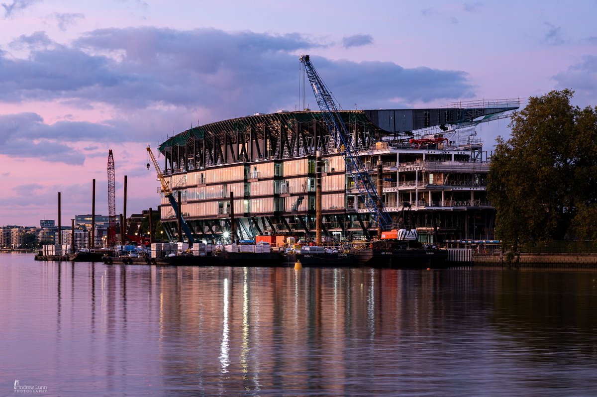 AndrewLunnPhoto's tweet photo. @FulhamFC Wow - great to see the Old images and I'm enjoying seeing the new Riverside stand evolve. #Fulham #Stadium #Football #London https://t.co/4YvFRGrk8X