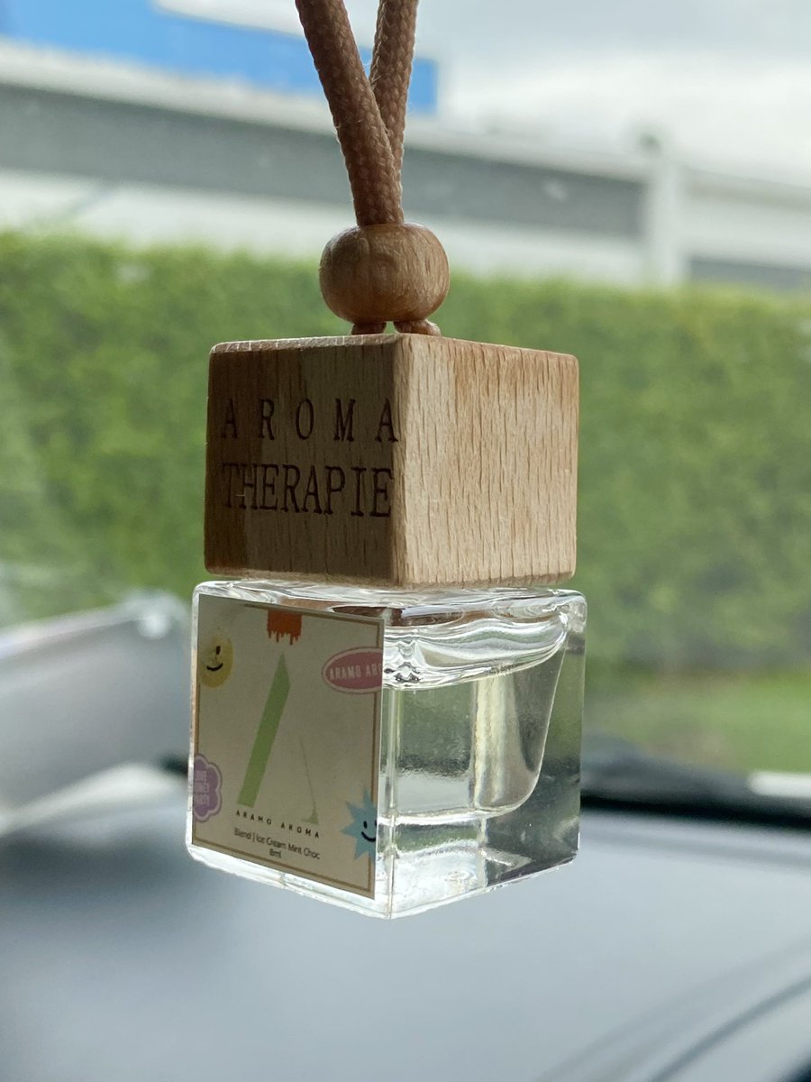 จากใจคนที่ไม่ชอบอะไรที่เป็นช็อคมิ้น แต่น้ำหอมในรถอันนี้คือให้เลย มันหอมแบบสบายจมูกมากกกก เป็นช็อคมิ้นที่เหมือนหมากฝรั่งอะ เอาไว้ในรถแล้วไม่ปวดหัว มันสูดแล้วโล่งสุดๆ ทำงานมาเหนื่อยๆ เข้ามาในรถเปิดแอร์เย็นๆคือดีมากกกก และถ้าใครชอบช็อคมิ้นอยู่แล้ว อันนี้คือนัมเบ้อวันจริง 10/10