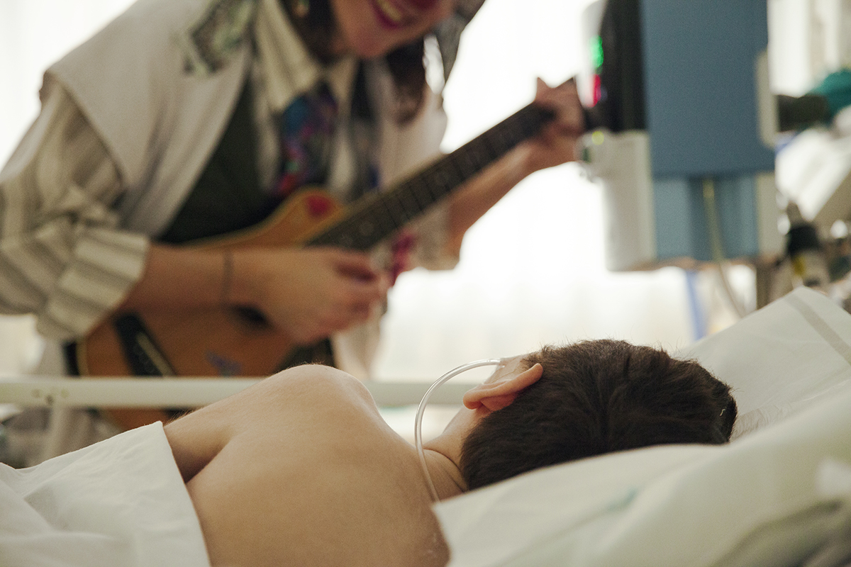 Payasospital (@payasospital) on Twitter photo Con nuestra terapia de humor procuramos mejorar el bienestar emocional de los niños y niñas hospitalizados. Hoy visitamos, como cada lunes, el <a href="/HospitalLaFe/">HospitalLaFe</a> con la Auxiliar Analista y el Doctós Càpsulo. Con nuestra terapia de humor procuramos mejorar el bienestar emocional de los niños y niñas hospitalizados. Hoy visitamos, como cada lunes, el <a href="/HospitalLaFe/">HospitalLaFe</a> con la Auxiliar Analista y el Doctós Càpsulo.