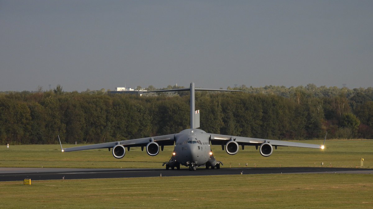 EHEH_Spotter's tweet photo. 🇭🇺Strategic Airlift Capability (SAC) Boeing C-17A Globemaster III 'SAC 03'  ,based at Pápa Air Base in Hungary, as flight #BARTK29,  Departure Runway21 @ EHEH  

#NLspot #avgeek #C17 #NATO https://t.co/vzuh3xZw1i