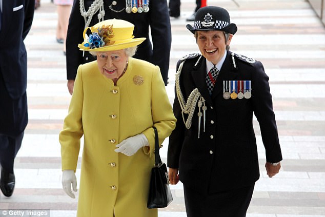Police to be the queen. The Royal Family News Metro.