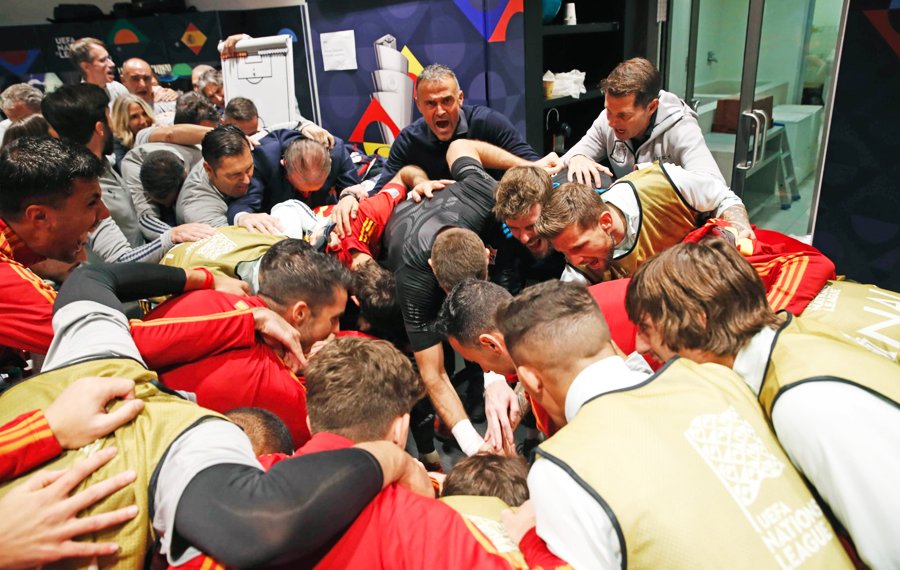 El ORGULLO que siento hacia la Selección Española es directamente proporcional a la VERGÜENZA que me dan aquellos españoles que se alegraron ayer por la victoria de Francia.
Eterno <a href="/LUISENRIQUE21/">Luis Enrique Ramos Díaz</a> !
Me quedo con esta imagen, GRACIAS A TODOS <a href="/rfef/">RFEF</a>!
#RFEF 
#NationsLeagueFinal