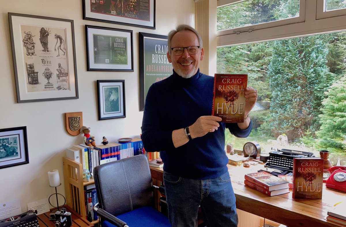 Beautiful Spanish edition of HYDE!  Thank you <a href="/RocaEditorial/">Roca Editorial</a> <a href="/RocaCriminal/">Leo Novela Negra</a> !