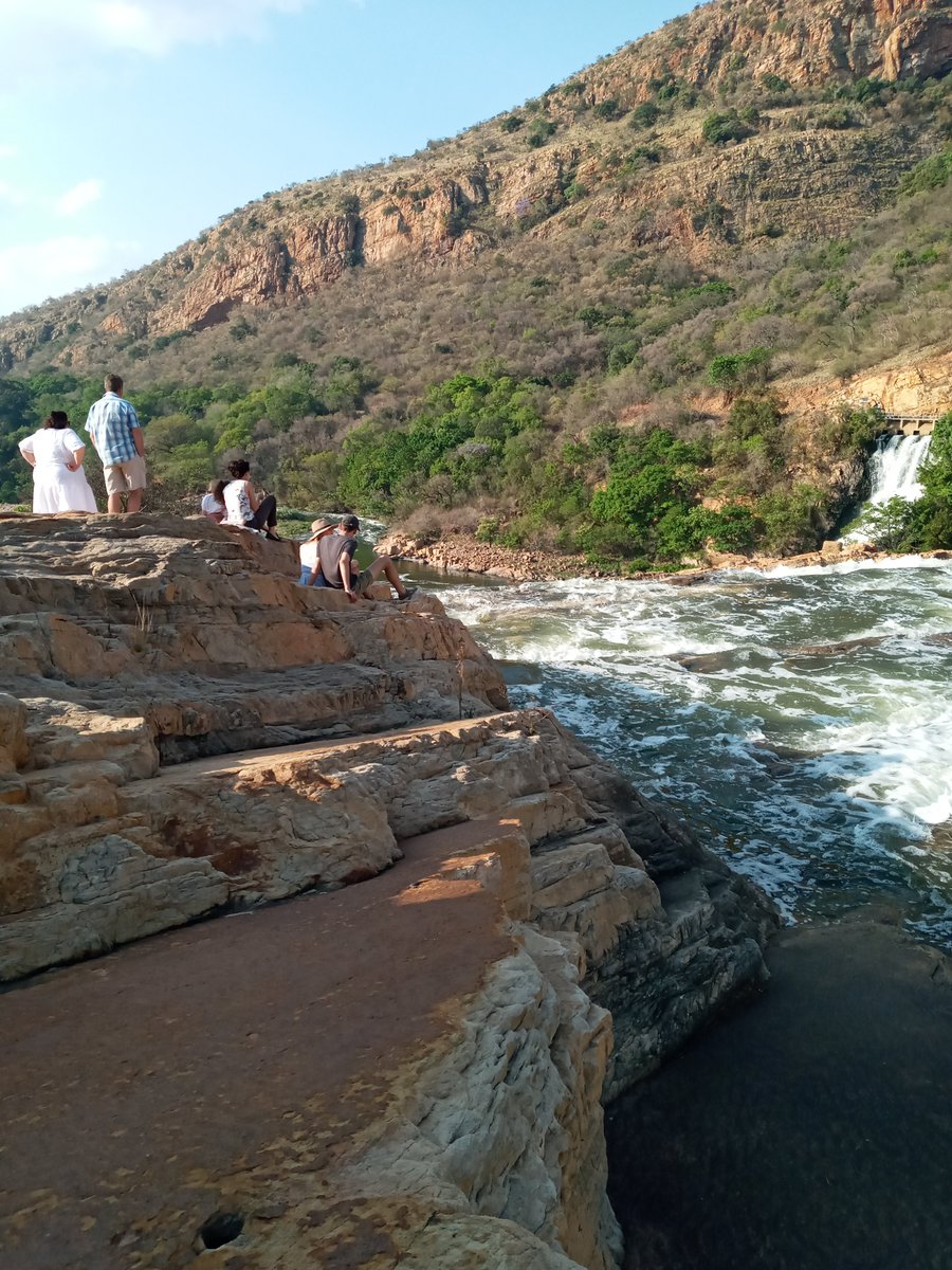 EsteGross's tweet photo. Sondag was veral 'n mooi dag om op 'n klip te sit😉
#Harties #FamiliesBelongTogether #Suster https://t.co/ZJfaJAydXJ