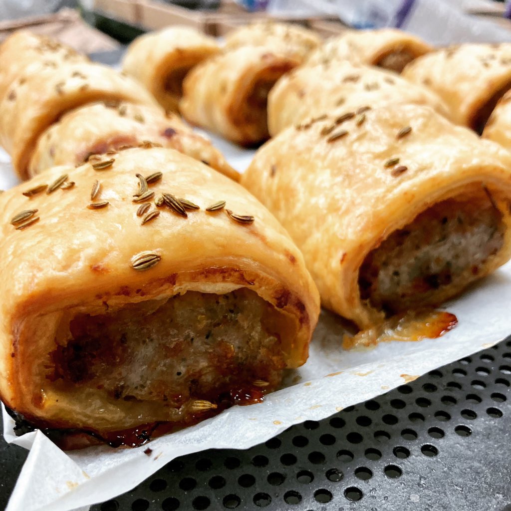 cuisinegroup's tweet photo. Freshly baked sausage rolls 🤤

#catering #beckenham #bromley https://t.co/1E535SEuz1