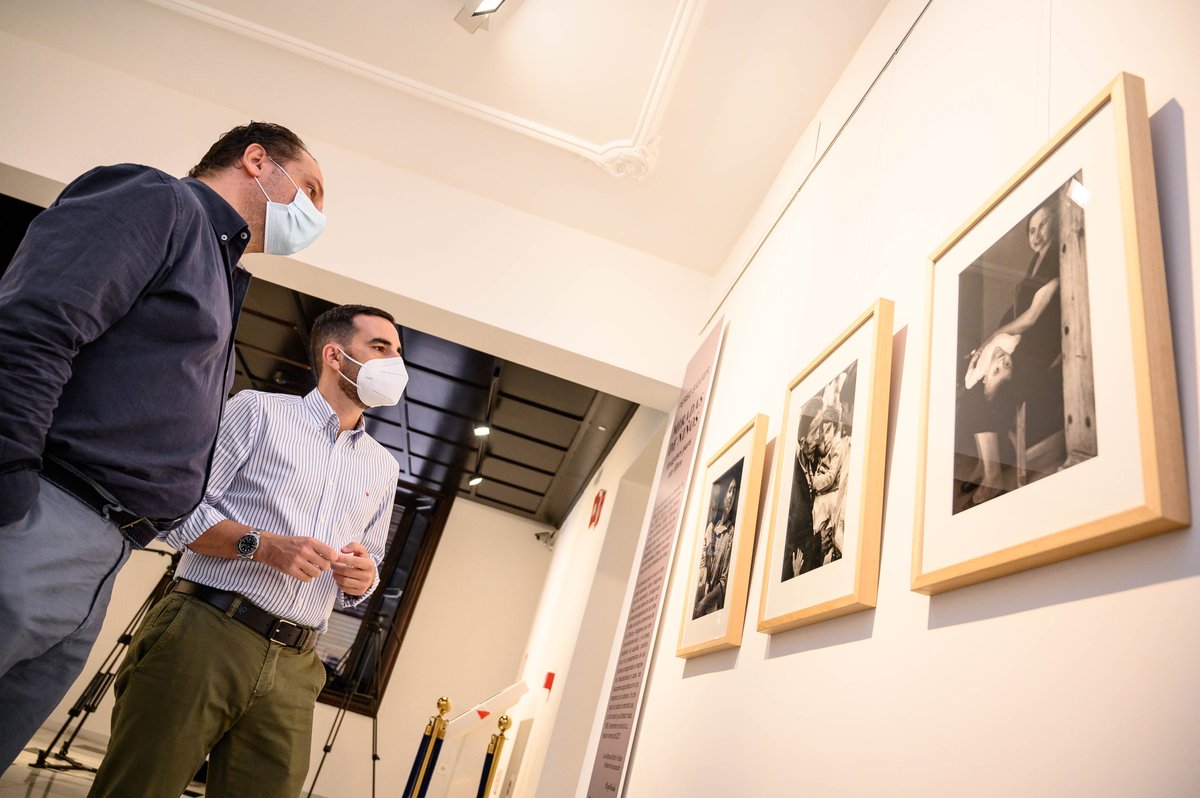 almerialovers's tweet photo. 🔝 ¿Has visitado ya la exposición 𝐌𝐢𝐫𝐚𝐝𝐚𝐬 𝐝𝐞 𝐧𝐢𝐧̃𝐨𝐬 en el @MuseoArteAlm?

🆕 Encontrarás imágenes inéditas de Carlos Pérez Siquier.

🗓 Hasta el 31 de octubre

#ExpoMiradas

Toda la info: https://t.co/RbX7IWArPW https://t.co/h7ipZqShfh