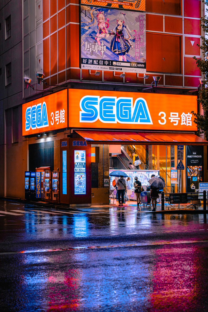 7Nickelpack's tweet photo. 地面がギラギラになる雨の夜
#秋葉原 #雨 https://t.co/vlzUopav22