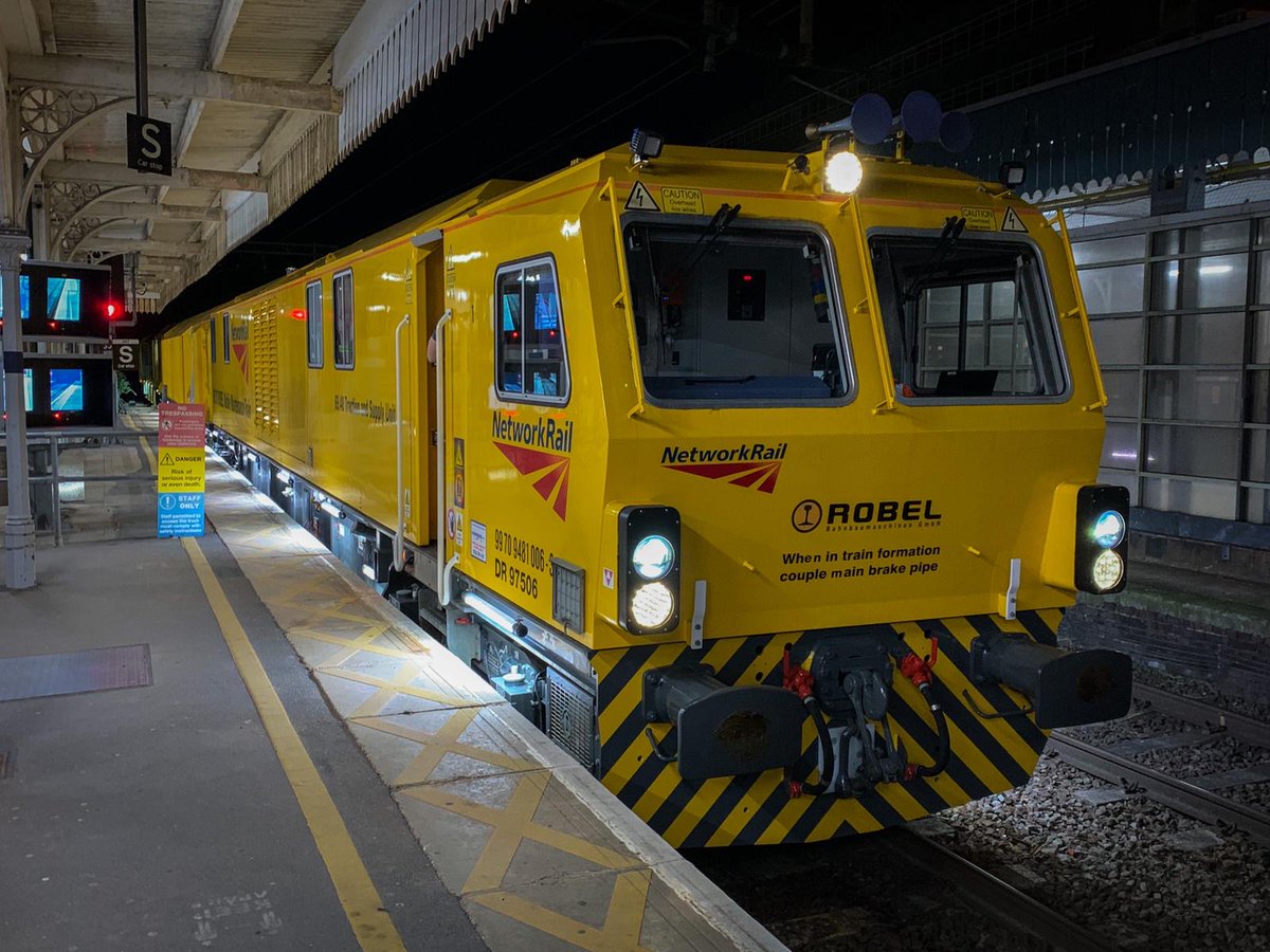 networkrail's tweet photo. 👷👷 You've seen our Mobile Maintenance Train from the outside but what about the inside?
⚒️ Here's MMT6 Romford team carrying out critical track inspections and maintenance.
Reducing the risk of failures and delays; keeping you moving.
📷 Arran Dray
#MachineMonday https://t.co/eMib8ocBaf