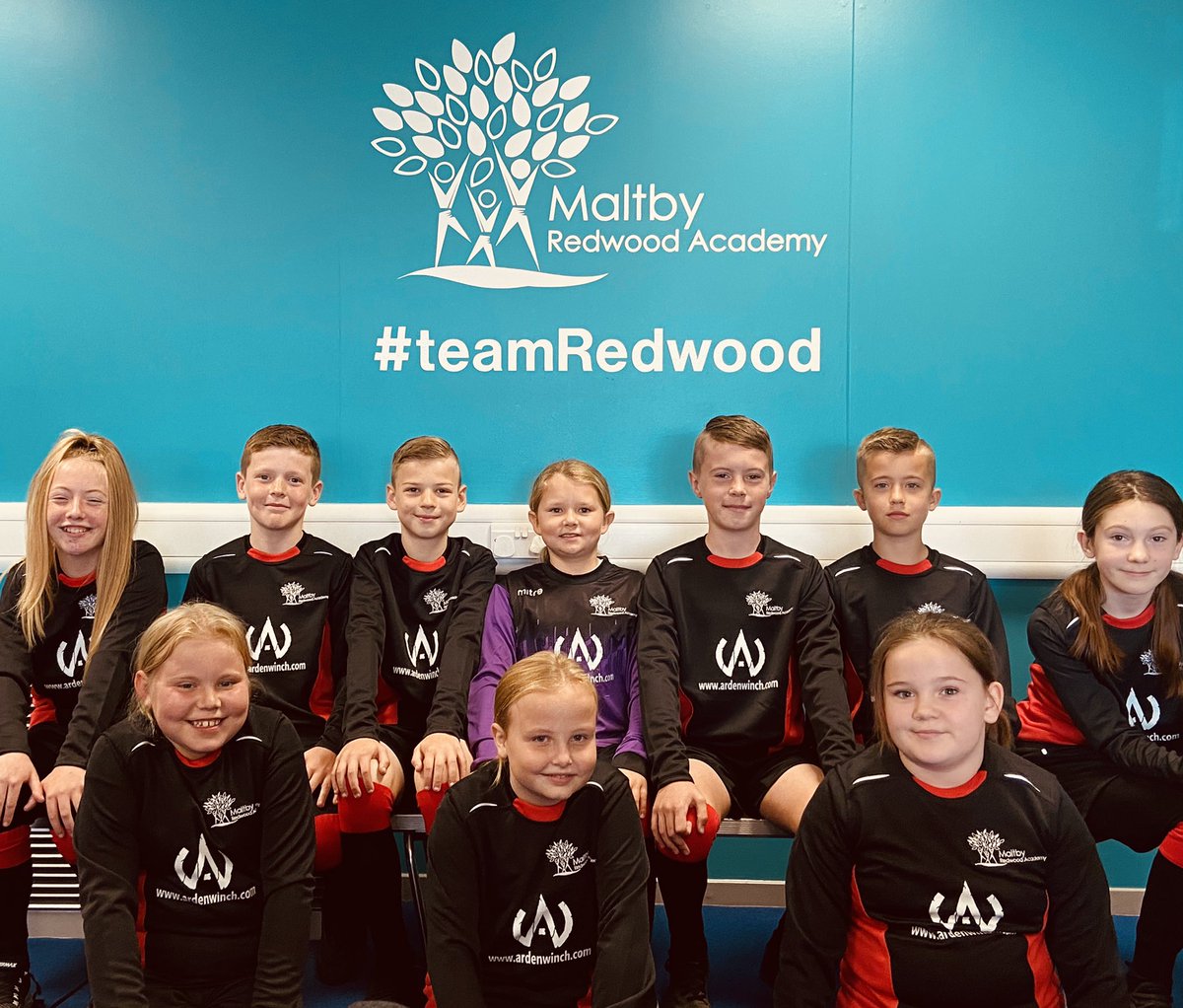 #teamRedwood looking good this afternoon in their new kit. A HUGE thank you to <a href="/ArdenWinch/">Arden Winch</a> for sponsoring the kit.