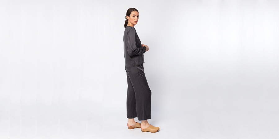 RakhaLtd's tweet photo. A sneak peek. 

Lounge around in style with the Delania Long Sleeve Top and Lounge Pants... 

Almost inconceivable levels of softness, thanks to its Cupro and Viscose material base.

#rakhaofficial #loungewear #sustainablestyle #sustainablefashion #circularity #biobased https://t.co/xNx5Ijt40r