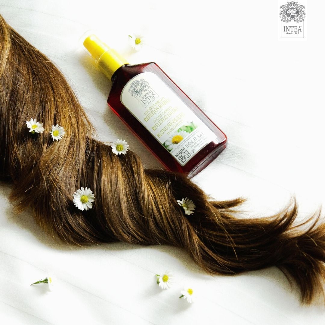 InteaCosmetics's tweet photo. Consigue de manera sencilla tu #rubiodeverano en otoño con los productos de Intea.
 
👉 Spray Iluminador para #cabellosrubios o castaños claros.
 
⭐ Pero, ¡aún hay más! Si tu cabello es más oscuro puedes utilizar nuestro Spray Reflejos Intea Lights ⭐ https://t.co/6cjCBeNj2f