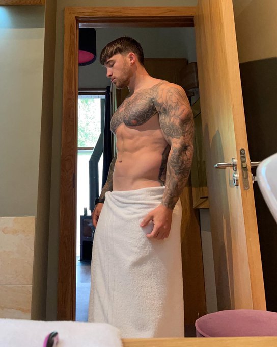 Tip jar open 🤑 https://t.co/vqojBU6SHc