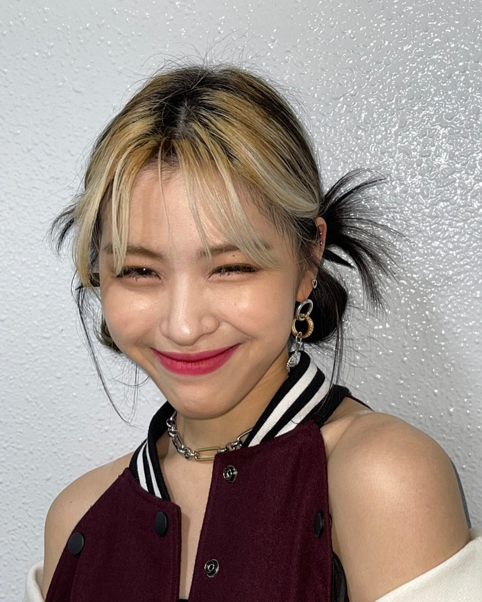 choeyoonji's tweet photo. After ITZY received #LOCO2ndWin yesterday, we went to Gangnam for performing at the 2021 온택트 영동대로 K-POP CONCERT. 

Even though the rain was so heavy and the concert got postponed for 30 minutes, my sisters and I tried hard to give our best performances for MIDZY. ❤️ https://t.co/yJoFuyykhr