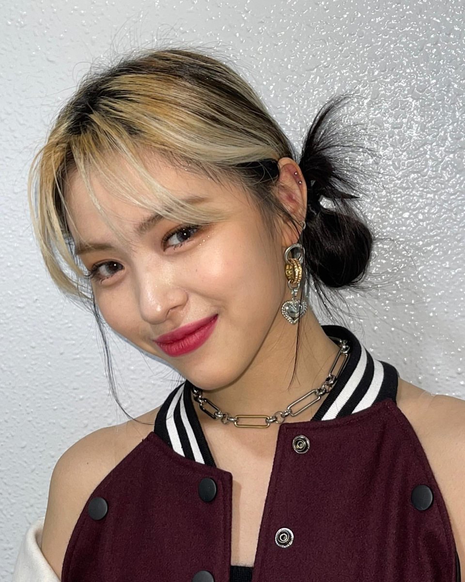 choeyoonji's tweet photo. After ITZY received #LOCO2ndWin yesterday, we went to Gangnam for performing at the 2021 온택트 영동대로 K-POP CONCERT. 

Even though the rain was so heavy and the concert got postponed for 30 minutes, my sisters and I tried hard to give our best performances for MIDZY. ❤️ https://t.co/yJoFuyykhr