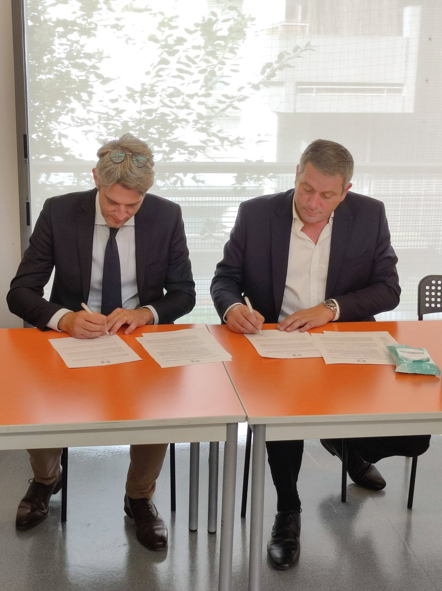e2cfrance's tweet photo. Ce matin signature d'un #partenariat entre @ReseauE2CFrance et @UnionTLF avec pour #objectifs de :
➡️favoriser la découverte des #métiers du #transport et de la #logistique aux stagiaires des #E2C,
➡️valoriser les nombreux #débouchés de ces secteurs 
#insertion #formation #emploi https://t.co/228GAU7oNO