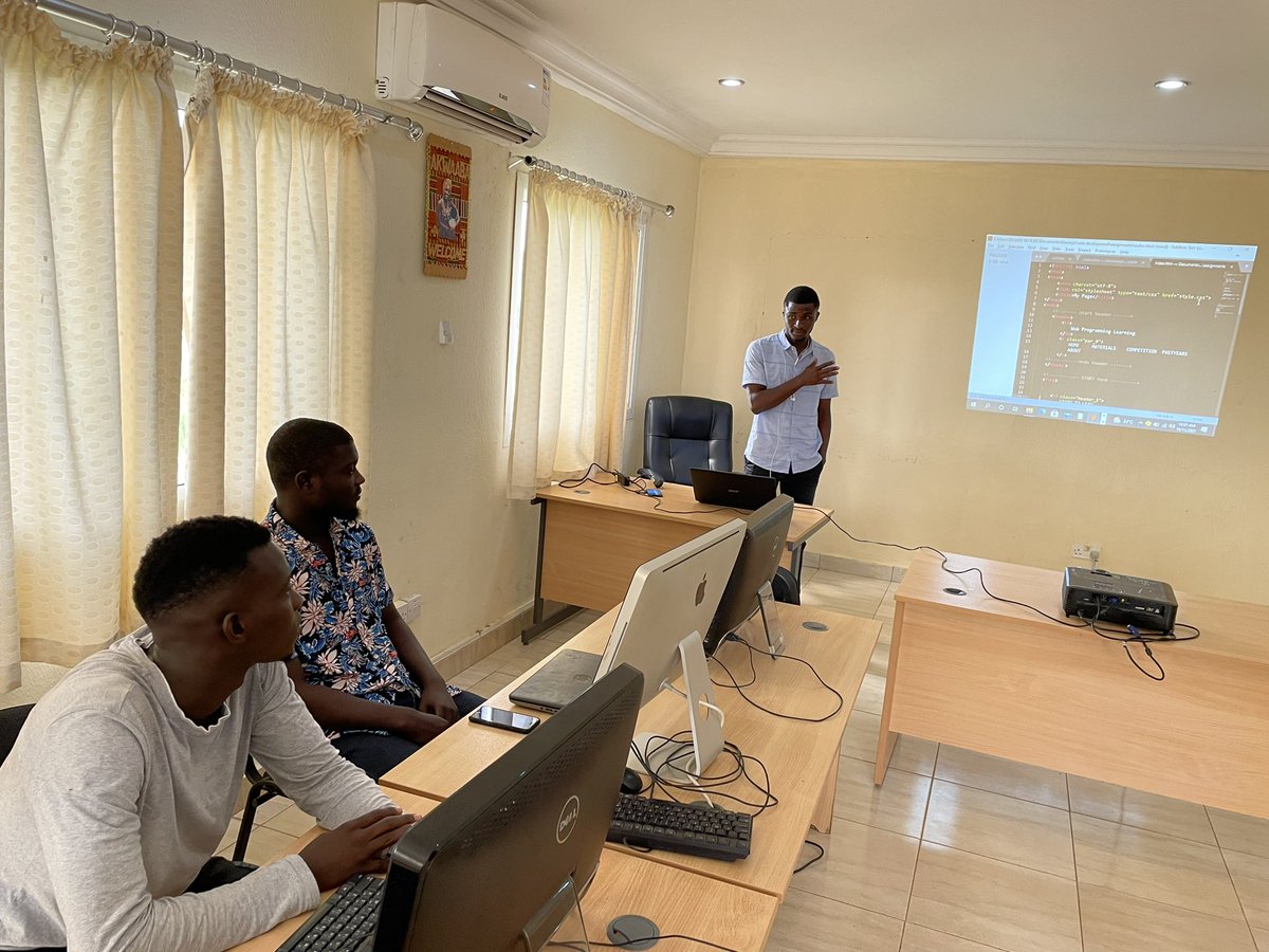Khamsys's tweet photo. Ongoing programming class at Khamsys Campus.

#programming #codeschool #khamsys https://t.co/MWHQxV76CG