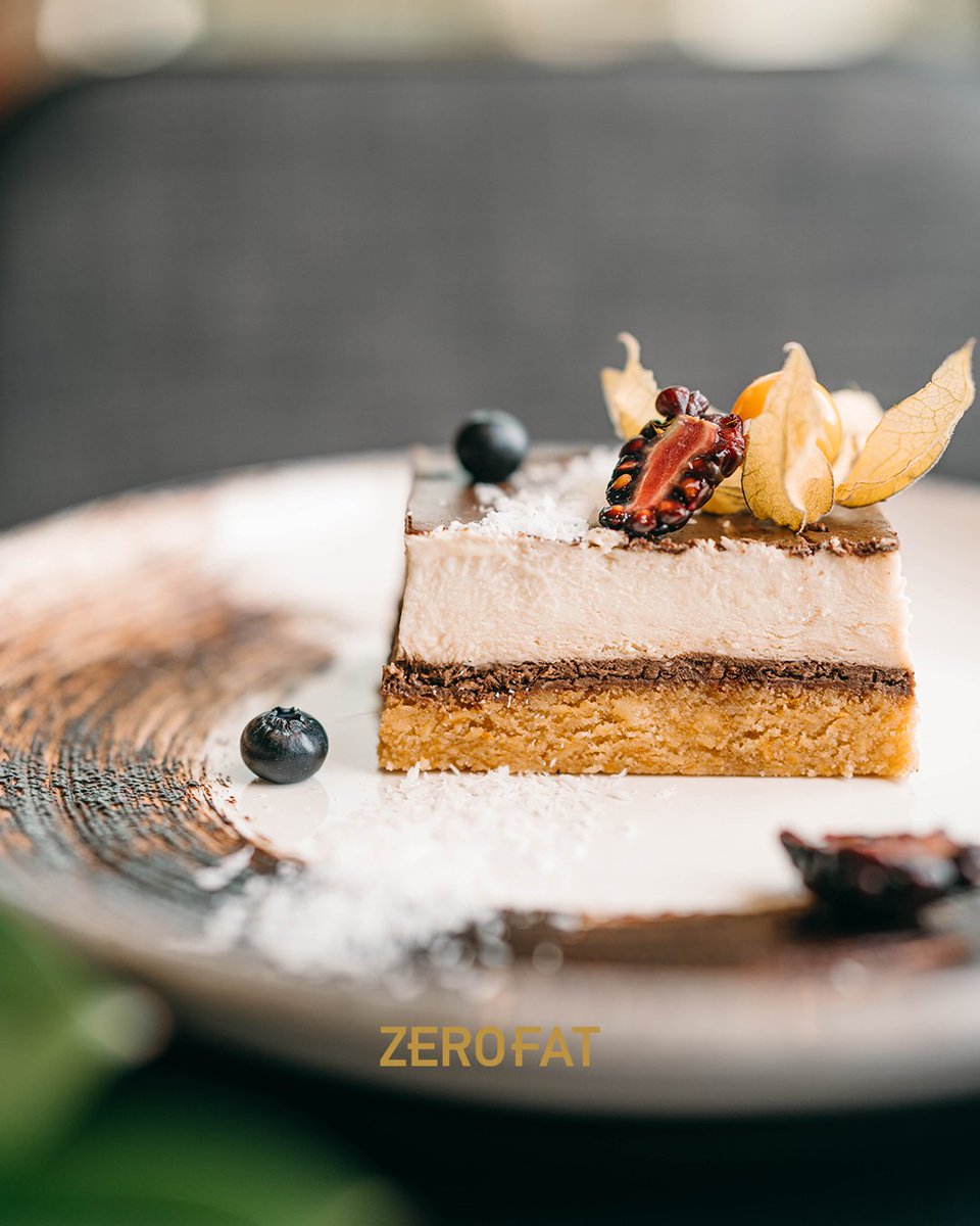 Zerofatae's tweet photo. There is always room for a 339 Kcal dessert. 😋😋😋  

عادي تاكل سويت الموكاتين معنا، وخل حساب الكالوريز علينا! 

#zerofatae https://t.co/XIGnOXk1uv