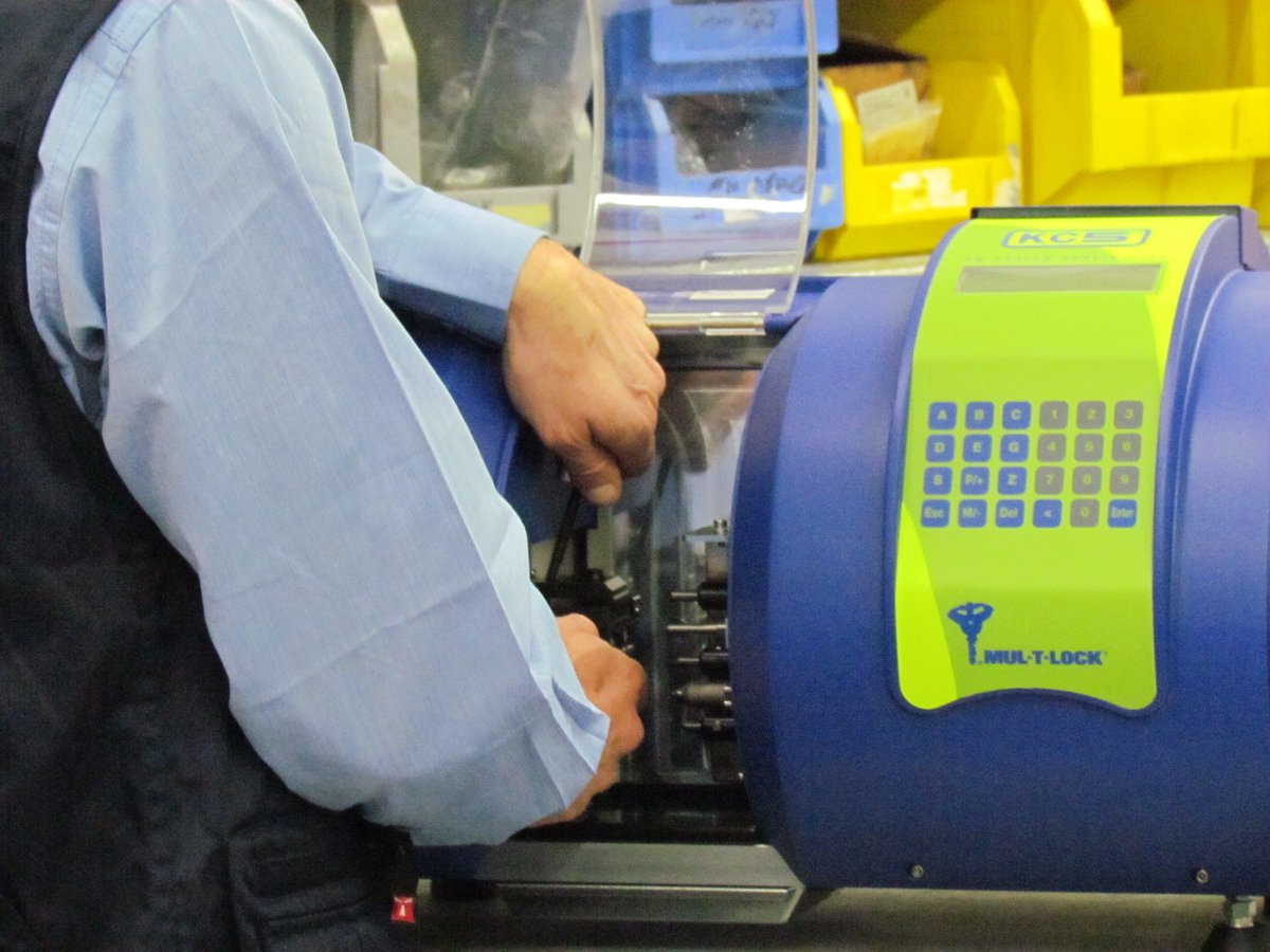 Did you know? Mul-T-Lock is a developer and manufacturer of machines for the advanced locking industry.

Find out more about our various Key Cutting Machines!
mul-t-lock.com/en/site/mul-t-…

#locksmith #locksmiths #cuttingmachine #cuttingmachimes #keycutting