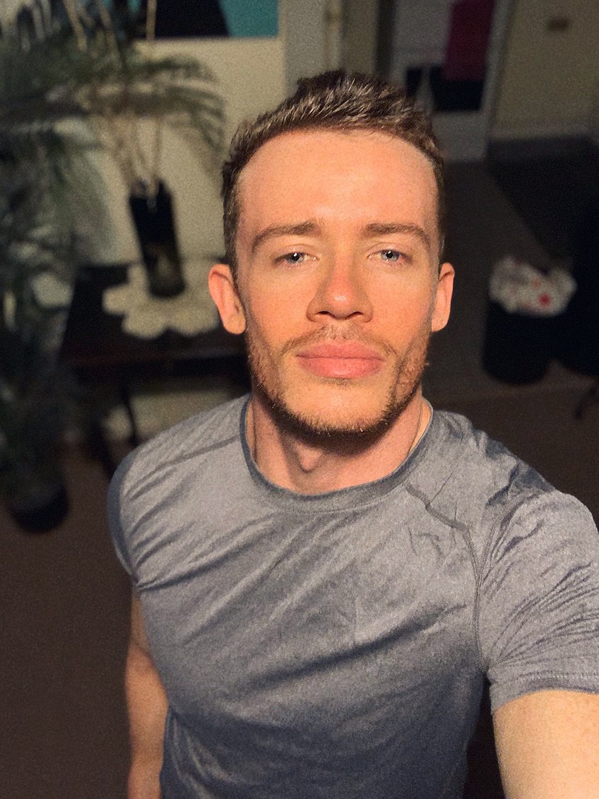 ?? Monday kisses for everyone https://t.co/X0s4pBNOdh