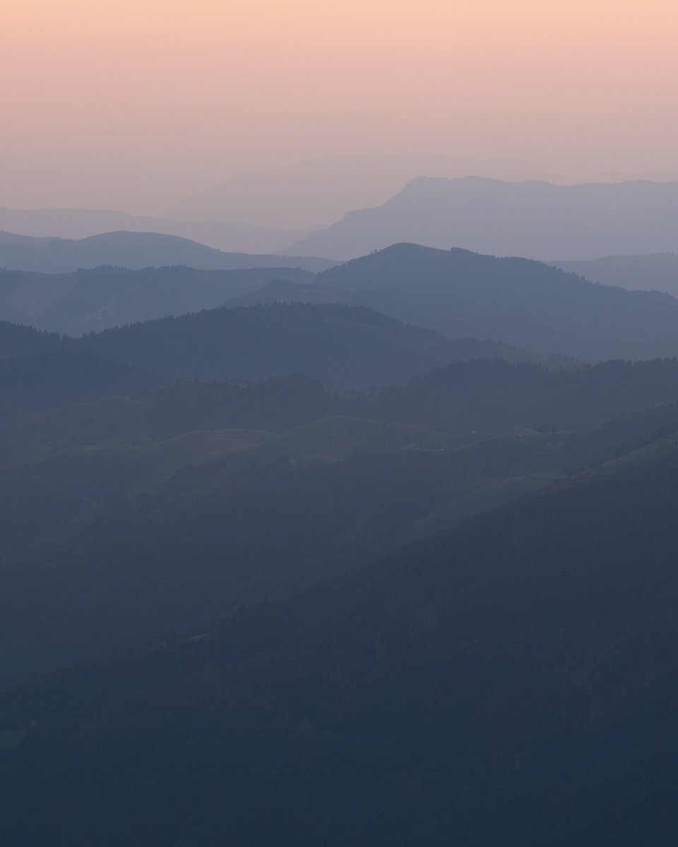 SabrinaTosato's tweet image. #bluehour . Inizia a fare freddo a quest'ora e le mani cominciano a ghiacciare ma questo è uno spettacolo che va oltre il freddo e le mani ghiacciate.