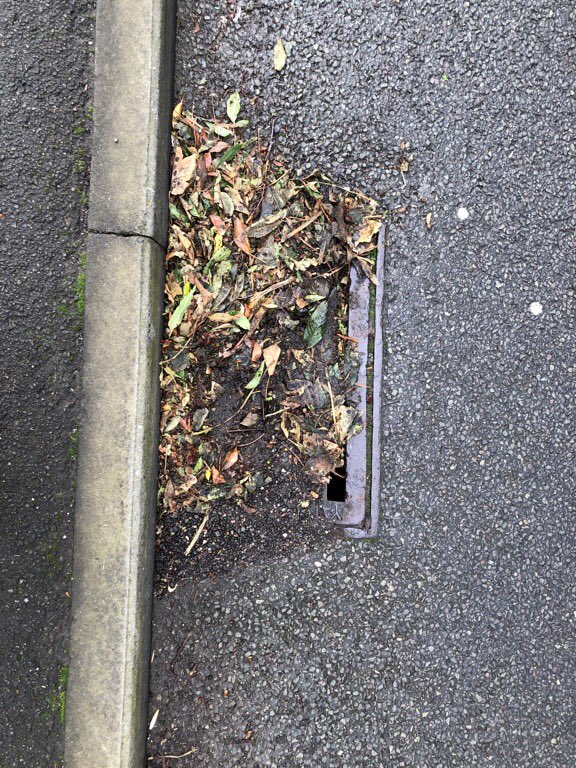 rh4hmw's tweet photo. Litter pick, fly tipping and blocked drains reported! 
#lovewhereyoulive https://t.co/BXW2TsKXdG