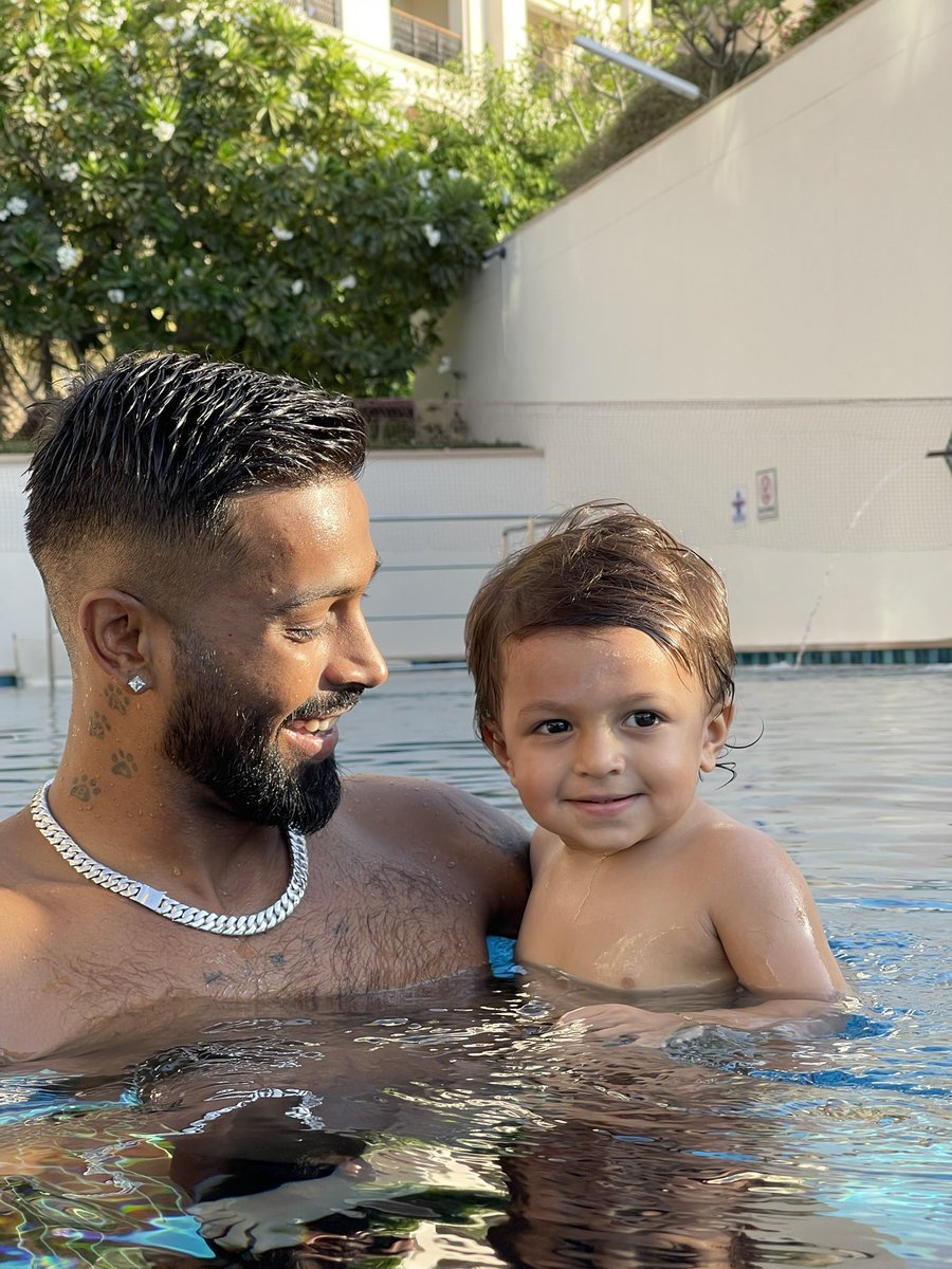 hardikpandya7's tweet photo. Celebrating a new year of life with my best friend ❤️ Thank you for your wishes everyone 🤗😊 https://t.co/f5ijn7QdJ1