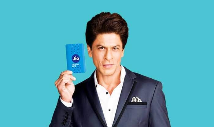 Twitter पर #Boycott_SRK_Related_Brands ट्रेंड हो रहा है। मैं कहता हूँ शुरुआत इस ब्रैण्ड से करो। 🤗
