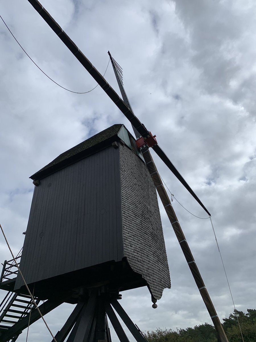 rob_televisie's tweet photo. De Heimolen in #Langdorp heeft opnieuw wieken. In maart werden ze eraf gehaald voor een grondige restauratie, deze week worden ze zorgvuldig teruggezet. #robnieuws #robtv https://t.co/Ib9664YRsF