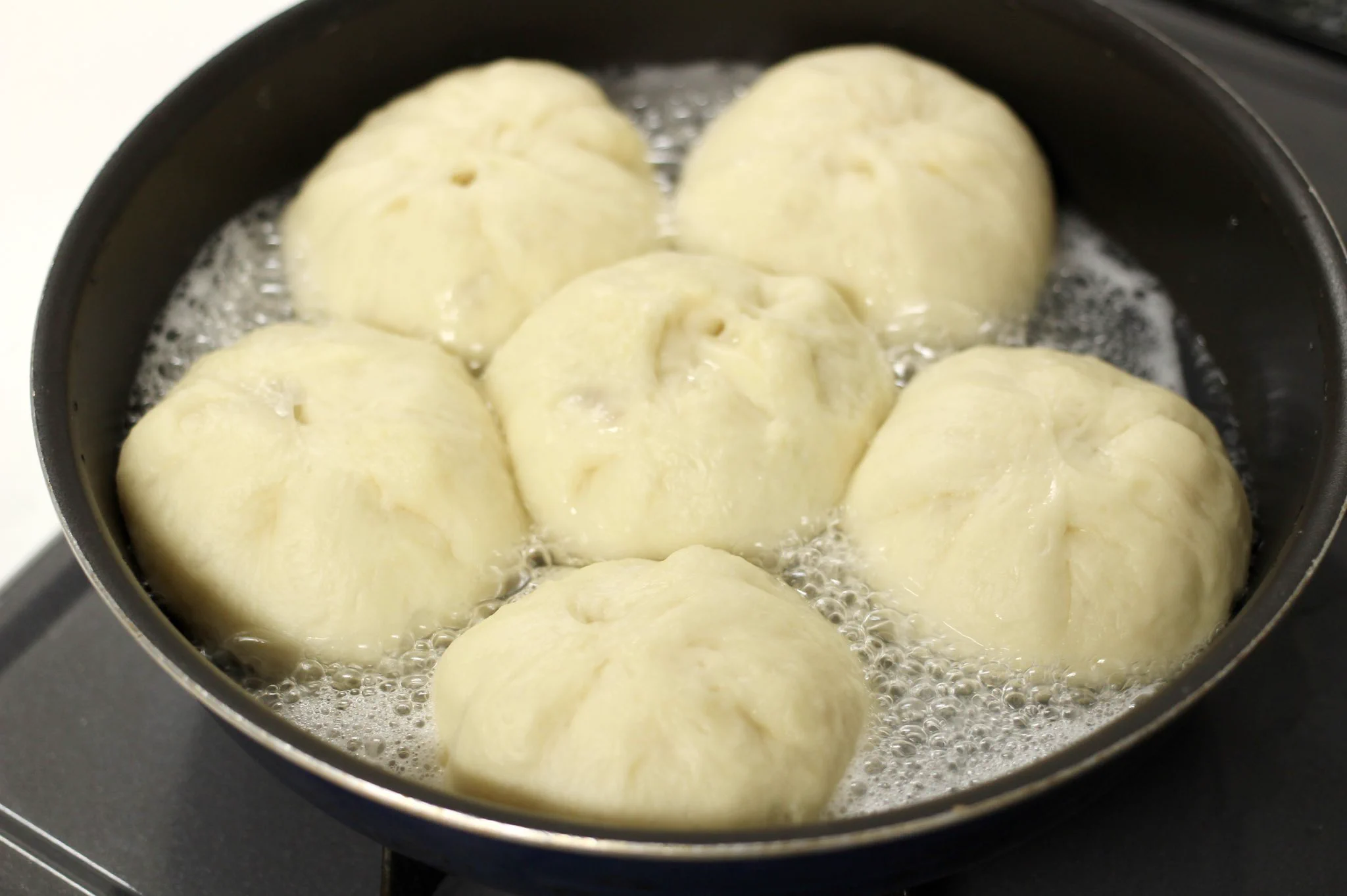 この肉汁あふれる肉まん！最後にごま油垂らすのがアクセント‼