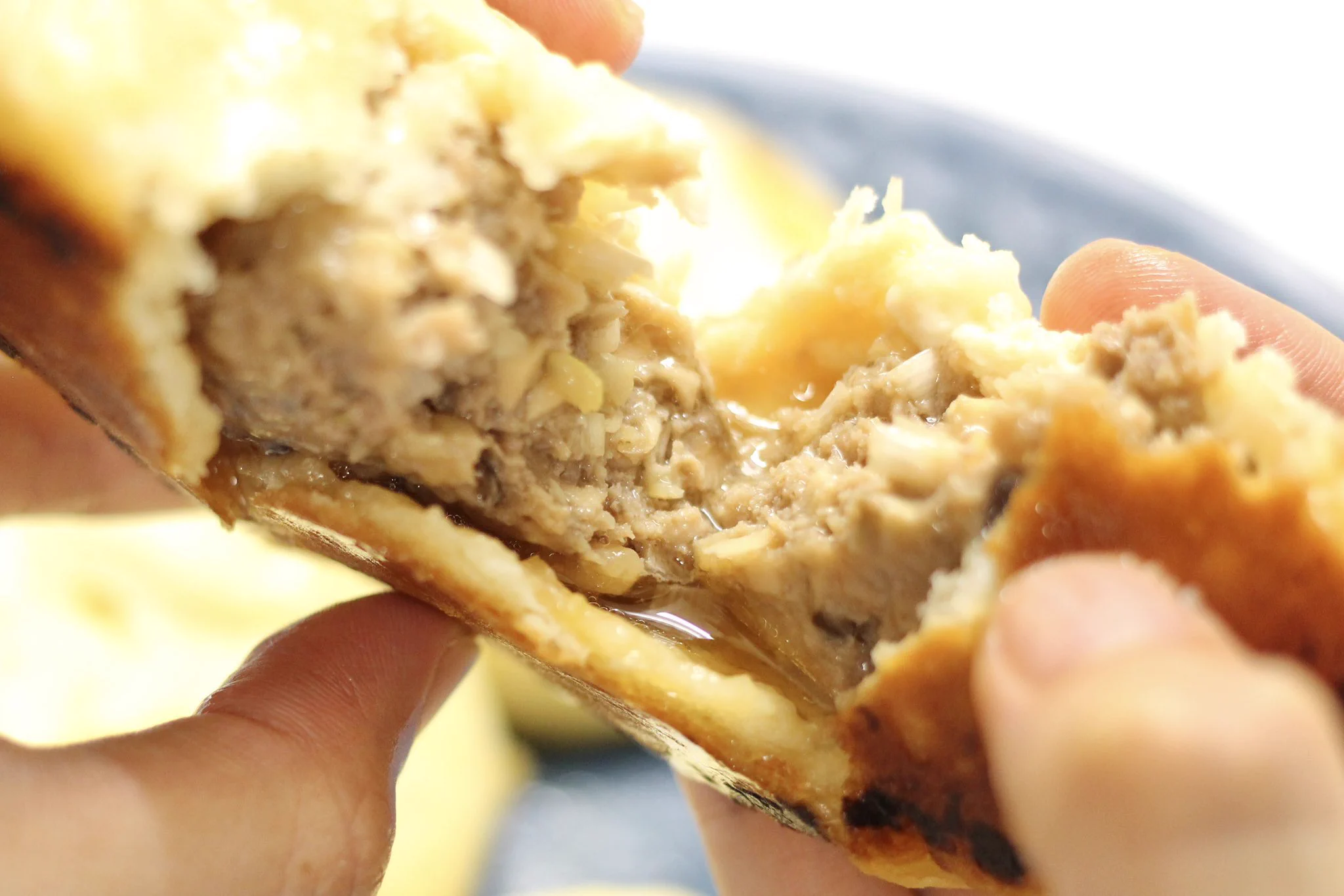 この肉汁あふれる肉まん！最後にごま油垂らすのがアクセント‼