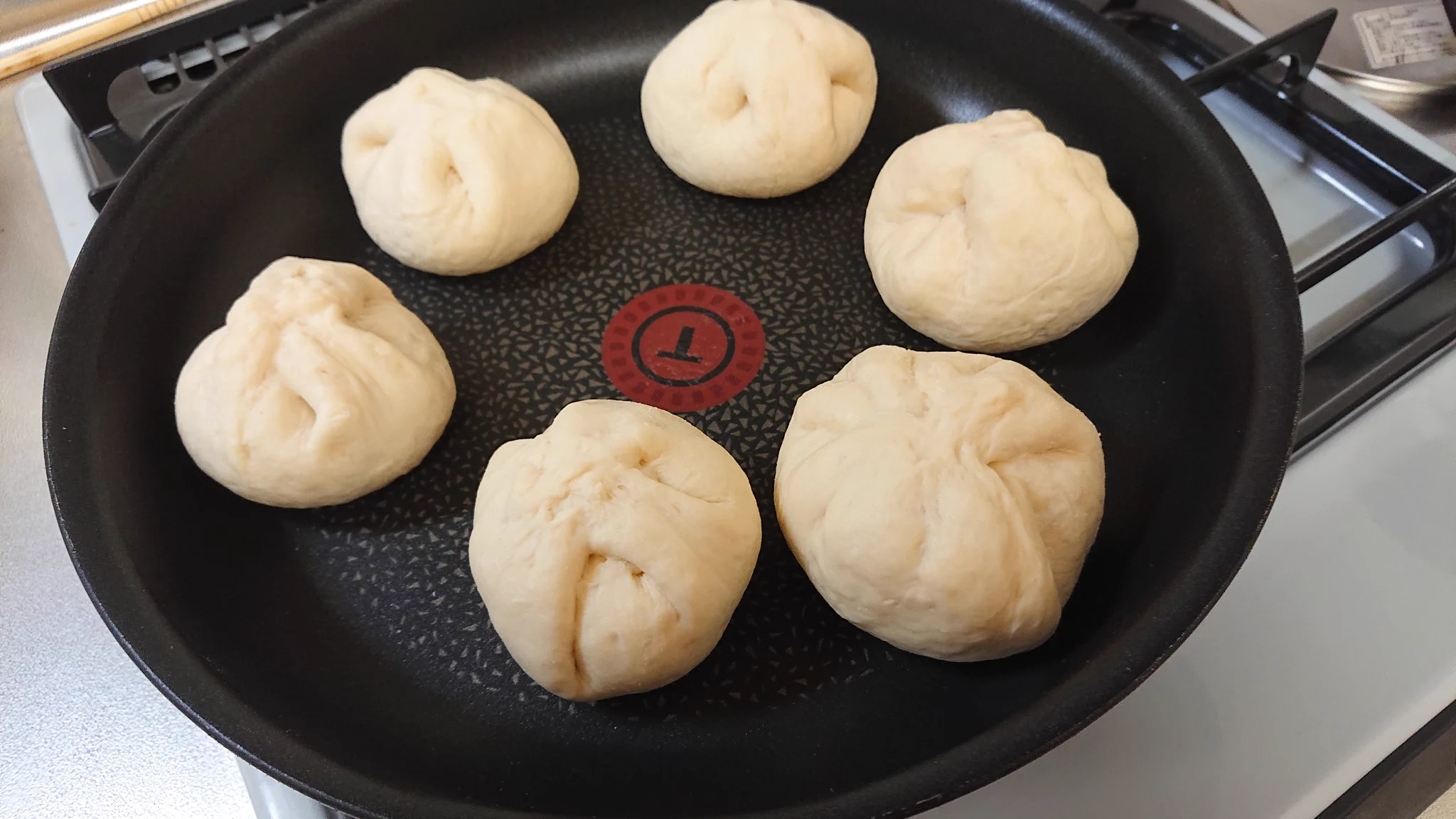 先日作った肉まんはこのレシピ〜！！
初めて作ったから、包み方いびつなのは見逃して🤣  