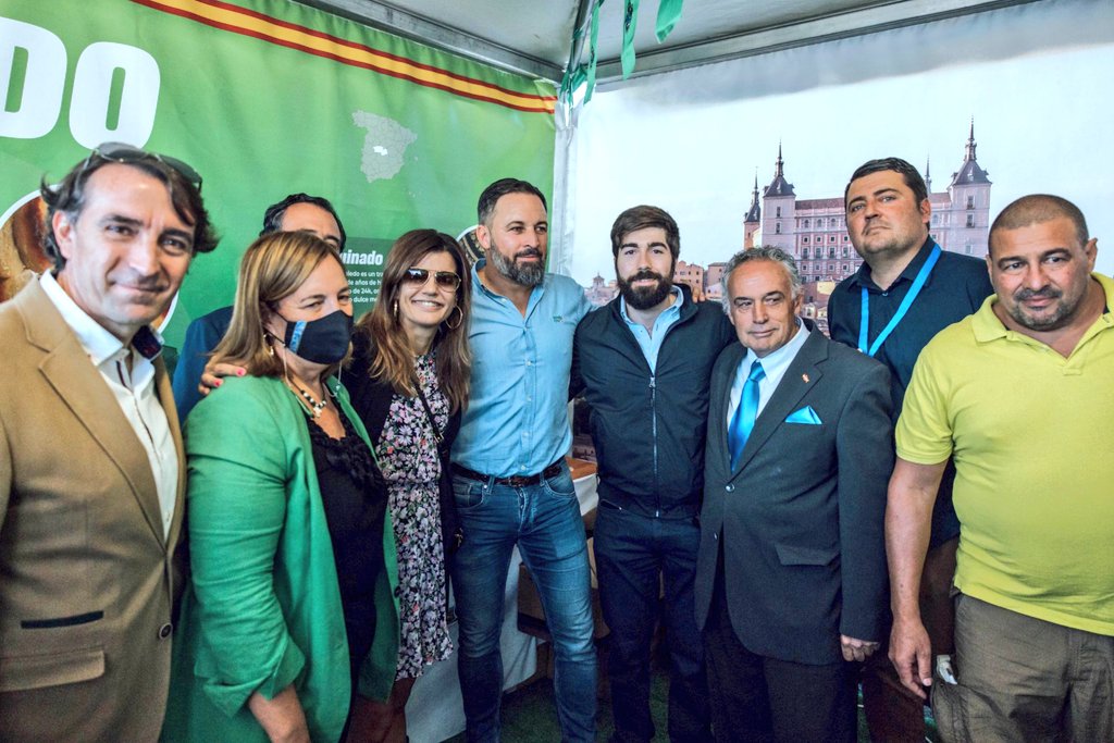 MariscalZabala's tweet image. Momentos especiales que he vivido en #VIVA21 🇪🇦 

VOX es la herramienta de los españoles para unirse en la defensa de España.

Seguiremos demostrando día a día que no nacimos para acomodarnos en las instituciones.