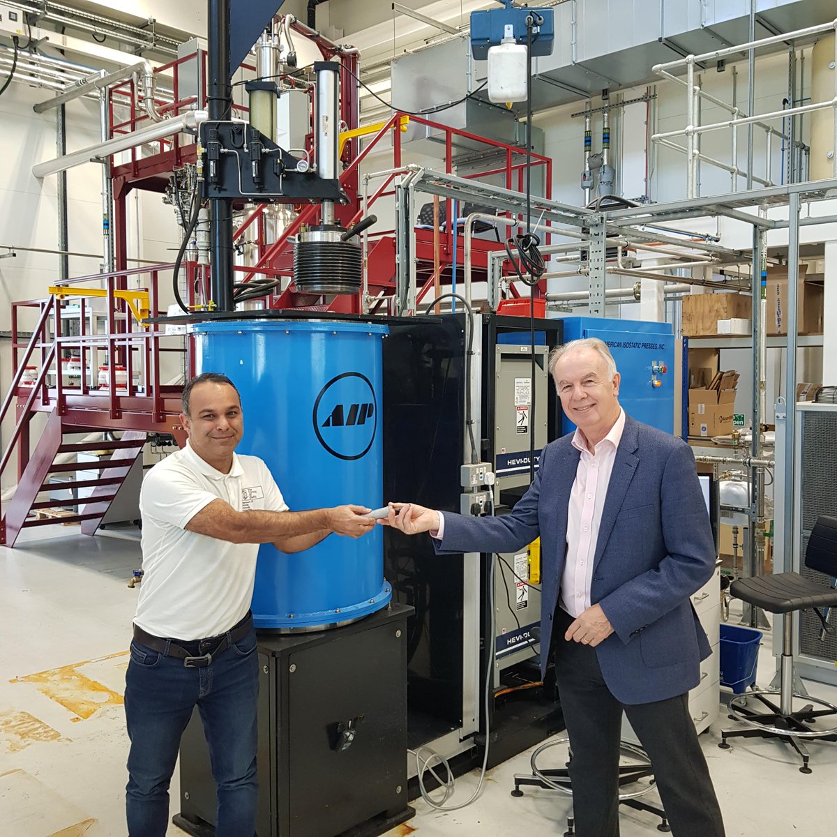 RoyceSheffield's tweet photo. We were lucky enough to have a visit from Bernie Rickinson last week. With 35-years experience in Hot Isostatic Pressing, he's a bit of a legend in the field! It was great to have the opportunity to show off our HIP machine 😊
#advancedmaterials #additivemanufacturing https://t.co/EpbTJlbgAV