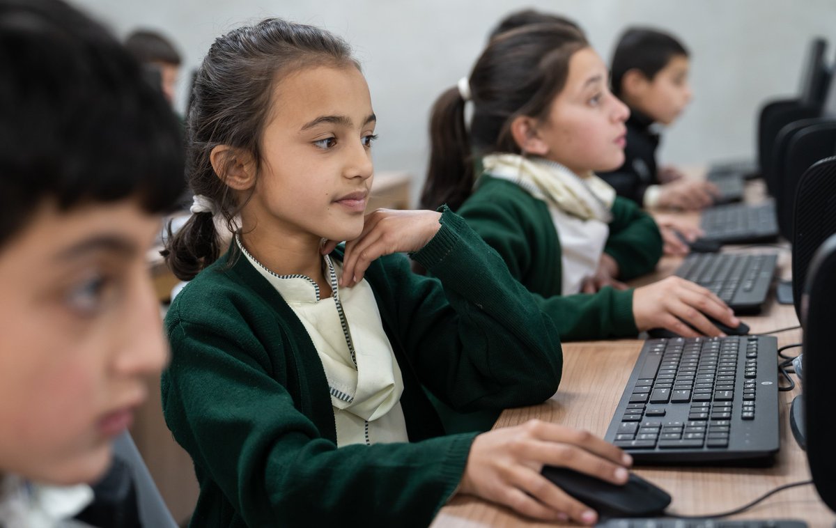 💻 Around 90% of jobs have a digital component, so addressing the #GenderDigitalDivide is key to improving girls’ opportunities. 

👩‍💻Wherever possible, we integrate #DigitalLiteracy & computer skills into education programmes in order to bridge the gap. #DayOfTheGirl