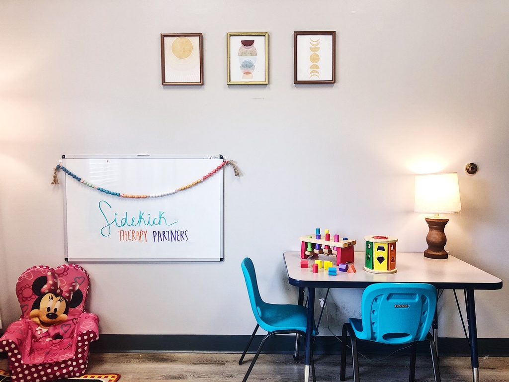 SidekickTherapy's tweet photo. We are obsessed with Alyssa's classroom that's all set up for fall! 🍁🍁🍁 Therapists, make sure to tag us in your room set up! 
#sidekicktherapypartners #occupationaltherapy #physicaltherapy #speechtherapy https://t.co/ifDUKwSnbl