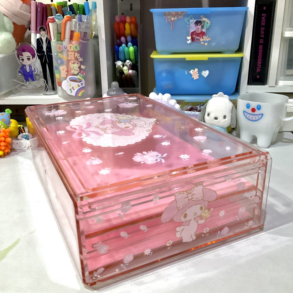 chobkinpudding's tweet photo. กล่องลิ้นชักอะคริลิค my melody ❗️(พร้อมส่ง)❗️#พุดดิ้งพร้อมส่ง
มีแค่ 1 ชิ้นน้า
(ขนาด 32.6 x 21.2 x 9.3 cm)
น้องค่อนข้างหนักพอสมควรเลย
ราคา 1,250 ฿ (รวมส่ง)
#sanriothailand #ตลาดนัดsanrio #sanrio #ตลาดนัดซานริโอ้ #ซานริโอ้ #sanrioพร้อมส่ง #รับหิ้วsanrio https://t.co/RkuR5t2sIk