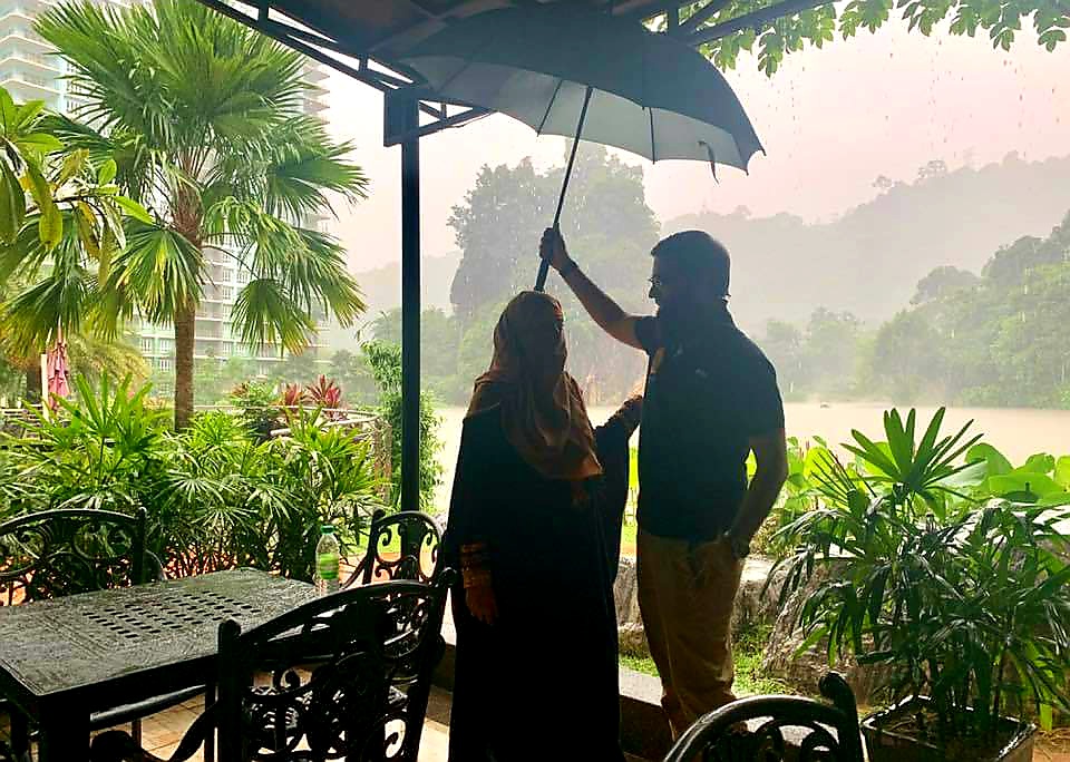 theCorpCouple's tweet photo. and YOU can hold it to shelter her from all Storms ! #TheCorporateCouple

Life brings many challenges &amp; ups and downs. It's YOU who matter to stand for each other in face of all storms and be a shield to protect from all thunders of LIFE. Let's INSPIRE together ! https://t.co/cHBNLyi19n