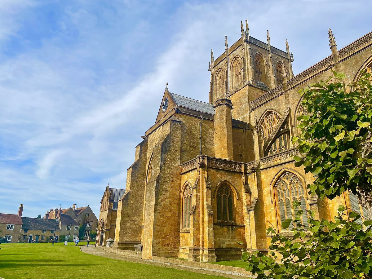 tessofthevale's tweet photo. Happy birthday to Sherborne Abbey!
#packmonday #sherborne #sherborneabbey #dorset https://t.co/6MswZeCHkG
