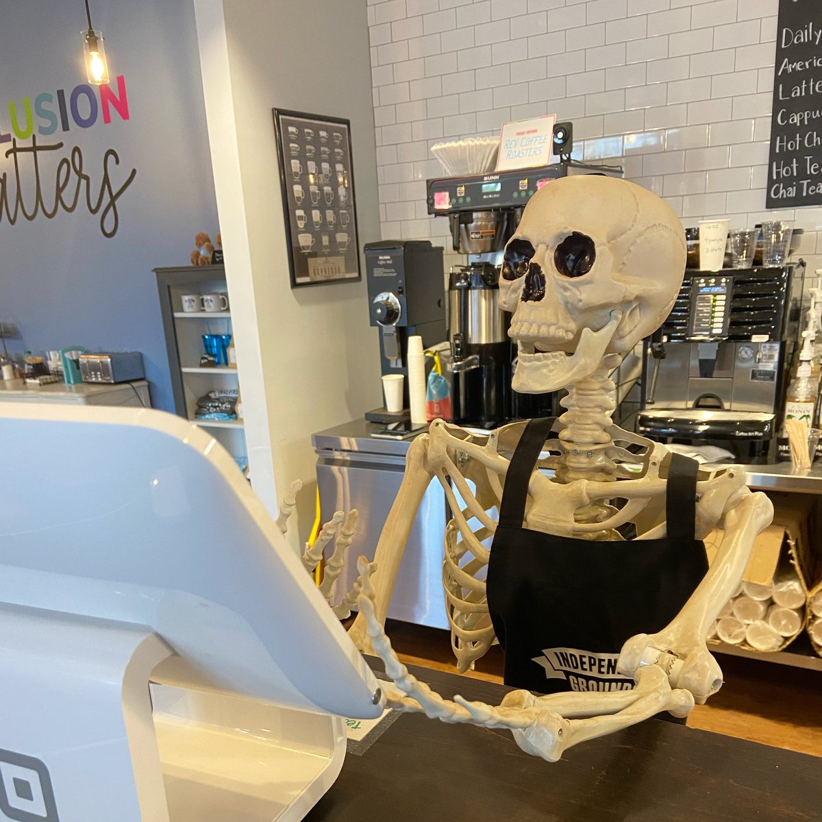 indiegrndscafe's tweet photo. We may have left Drew behind the counter a little too long? Stop in for our scary good drinks! We have something for everyone’s tastes. ☕️👻
#independentgrounds #inclusionmatters #scarygood #drewrules #coffee #kennesaw #ksu #latte #frappe #smoothie #caramelapplecider #psl https://t.co/YlS738M6Va