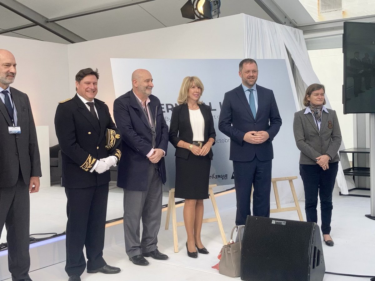 IrlEmbParis's tweet photo. Le Ministre des Affaires européennes @ThomasByrneTD s’est rendu à @DunkerquePort aujourd’hui pour l’inauguration du Terminal Irlande @DFDSGroup - un grand symbole de la réussite de la coopération européenne entre 🇫🇷🇮🇪🇩🇰 et un lien stratégique pour l’Irlande au Marché Unique 🇪🇺 https://t.co/X9R6Nmy28g