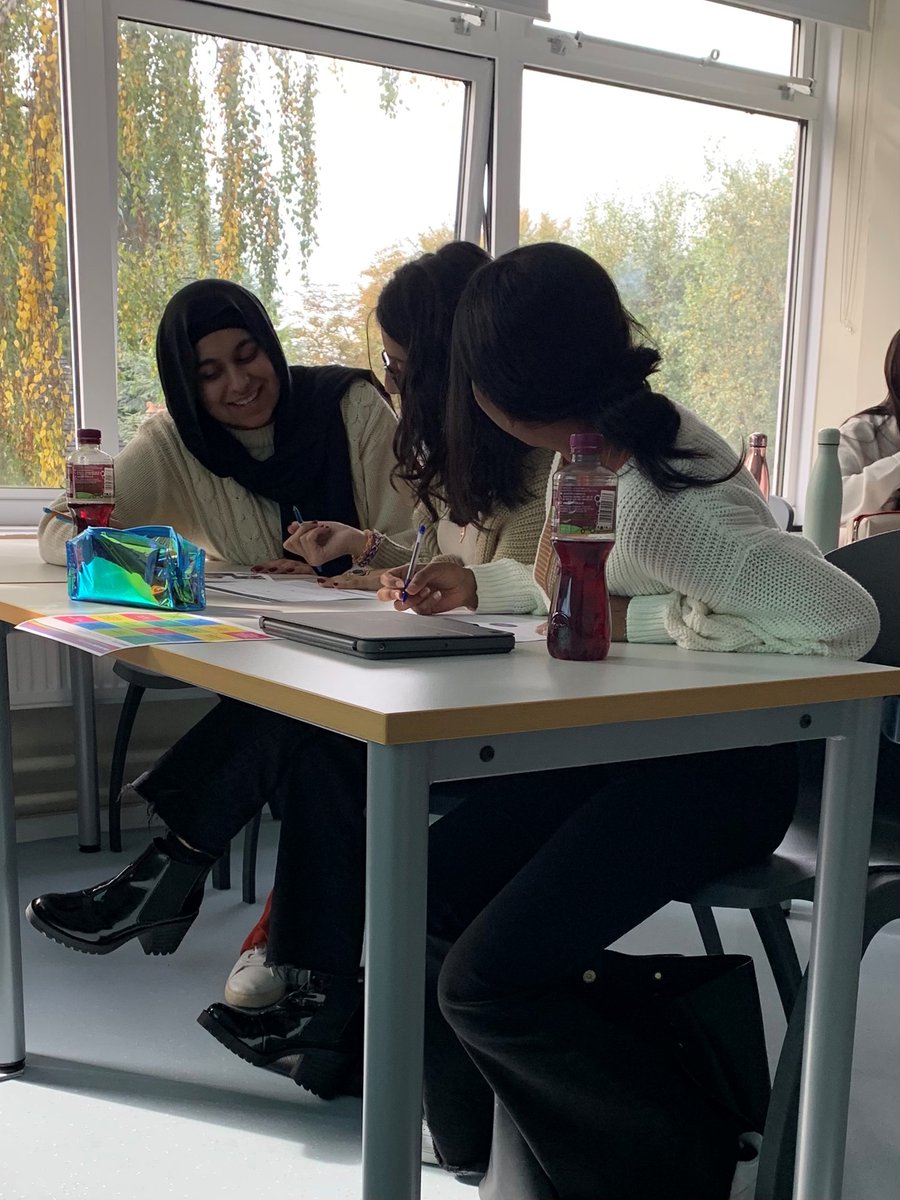 WycHighSixth's tweet photo. Sixth Formers are involved in the Mulberry Social Media for Global Conference on Digital Generation #DayoftheGirl
#GlobalGirlLeading 
@MulberryTH https://t.co/vkmpIkheeB
