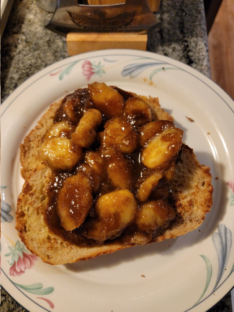 SeaNskibum's tweet photo. Good morning. How about a little bananas foster French toast? #fattystatus #Twitterbreakfast https://t.co/fT3Njxh0Ui