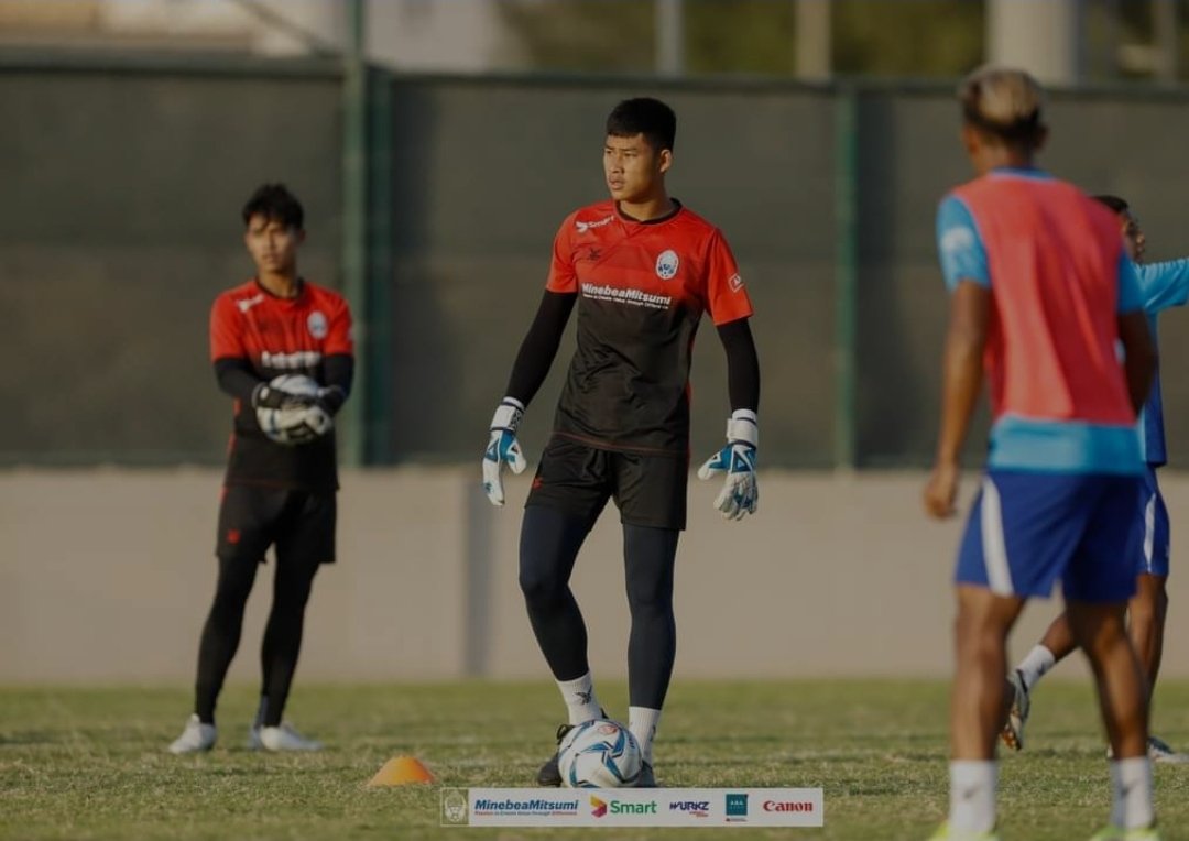AFFPresse's tweet photo. All psyched up ... the Cambodian national team in training ahead of their match against Guan tomorrow night in the second leg, qualifying playoff for the 2023 AFC Asian Cup.

Cambodia lead 1-0 from the first leg

#AFF
Pictures Courtesy #FFC https://t.co/fNOWNkGoPw